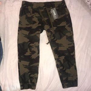 Camouflage capris